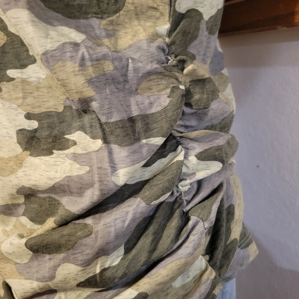 CAMO THE BUMP Maternity Side Ruched Vneck Tee - Picture 6 of 8